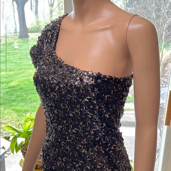 Elegant Black and Gold Sequin One-Shoulder Mini Dress, Size Medium - Picture 5 of 8